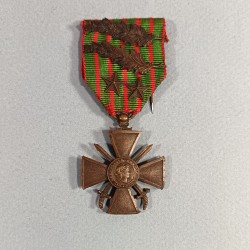 CROIX DE GUERRE 1914-1915 AVEC 2 PALMES ET 2 ETOILES POUR PLUSIEURS CITATIONS A L'ORDRE DU REGIMENT ET DE L'ARMEE